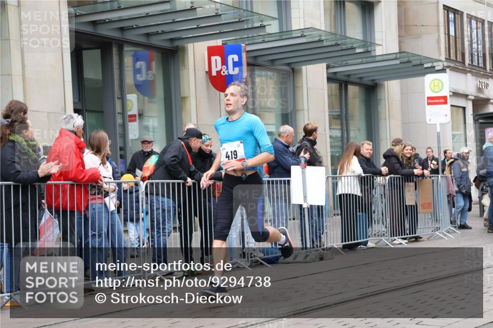05.10.2025 - 20. swb-Marathon Bremen Strokosch-Dieckow http://msf.ph/oto/9294738 05.10.2025 12:51:43 Ziel 419, 838, 900, 1034, 1360, 1565, 5423, 9080, 419, 838, 900, 1034, 1360, 1565, 5423, 9080 meine-sportfotos.de