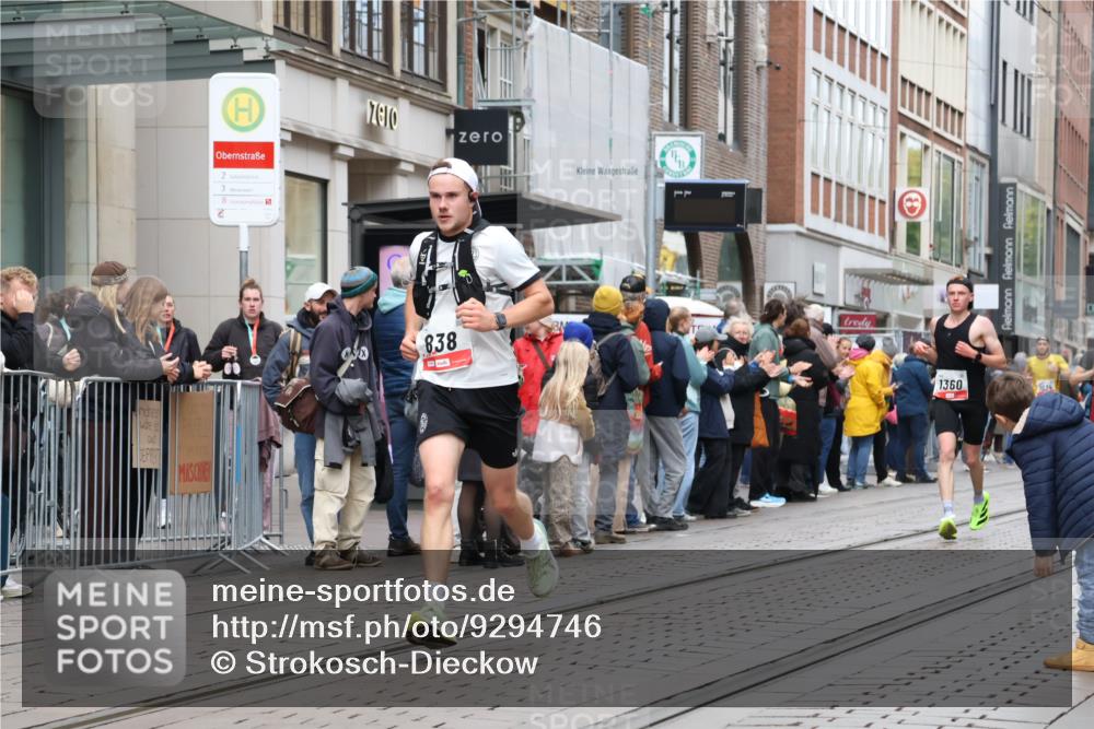 05.10.2025 - 20. swb-Marathon Bremen Strokosch-Dieckow http://msf.ph/oto/9294746 05.10.2025 12:51:46 Ziel 838, 900, 1034, 1360, 1565, 5423, 9080, 838, 900, 1034, 1360, 1565, 5423, 9080 meine-sportfotos.de