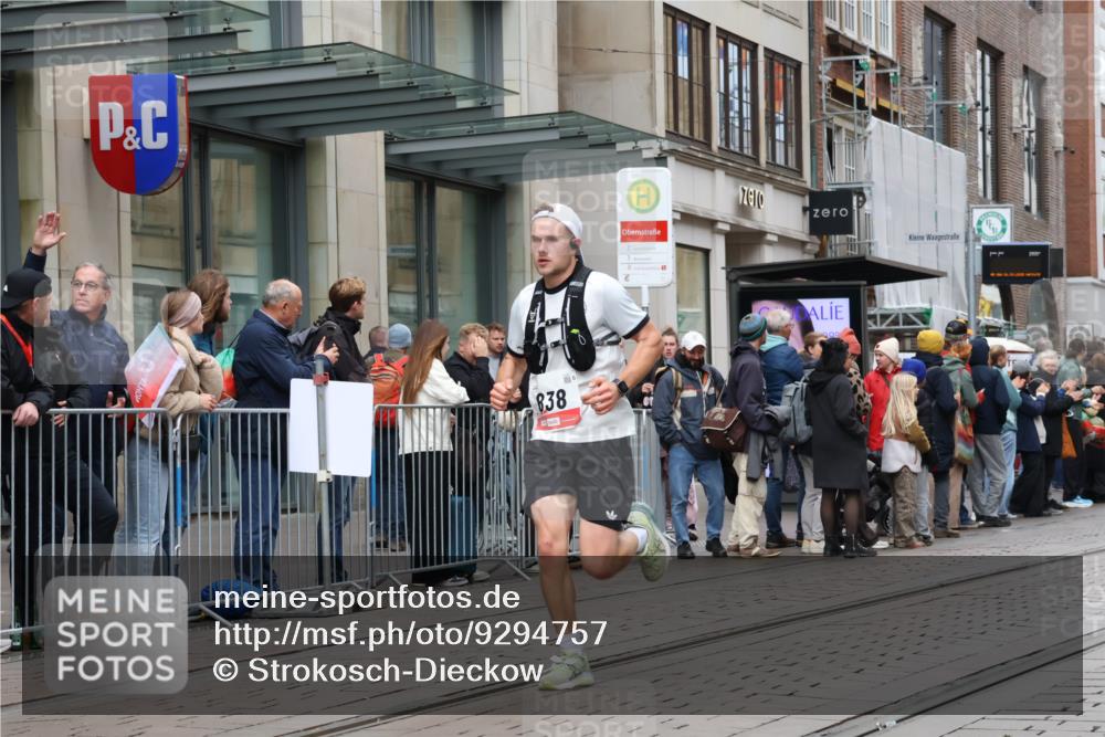 05.10.2025 - 20. swb-Marathon Bremen Strokosch-Dieckow http://msf.ph/oto/9294757 05.10.2025 12:51:47 Ziel 838, 900, 1034, 1360, 5423, 9080, 838, 900, 1034, 1360, 5423, 9080 meine-sportfotos.de