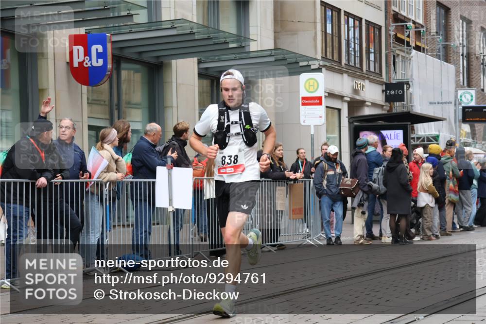 05.10.2025 - 20. swb-Marathon Bremen Strokosch-Dieckow http://msf.ph/oto/9294761 05.10.2025 12:51:48 Ziel 838, 900, 1034, 1360, 5423, 9080, 838, 900, 1034, 1360, 5423, 9080 meine-sportfotos.de