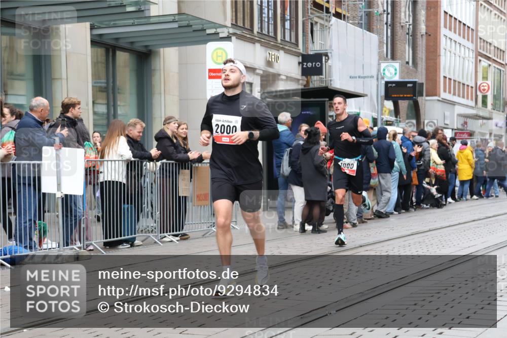 05.10.2025 - 20. swb-Marathon Bremen Strokosch-Dieckow http://msf.ph/oto/9294834 05.10.2025 12:52:09 Ziel 1000, 2000, 1000, 2000 meine-sportfotos.de