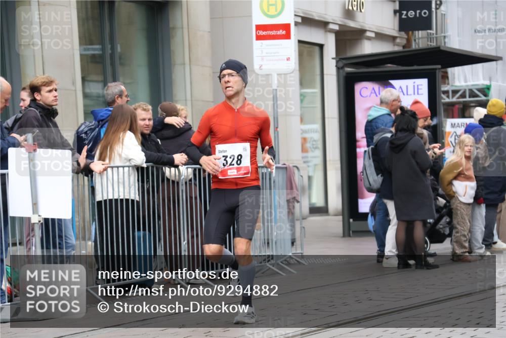05.10.2025 - 20. swb-Marathon Bremen Strokosch-Dieckow http://msf.ph/oto/9294882 05.10.2025 12:52:52 Ziel 328, 1444, 6541, 328, 1444, 6541 meine-sportfotos.de