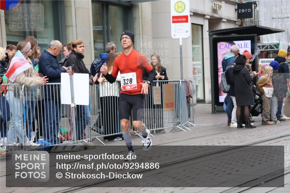 05.10.2025 - 20. swb-Marathon Bremen Strokosch-Dieckow http://msf.ph/oto/9294886 05.10.2025 12:52:52 Ziel 328, 1444, 6541, 328, 1444, 6541 meine-sportfotos.de