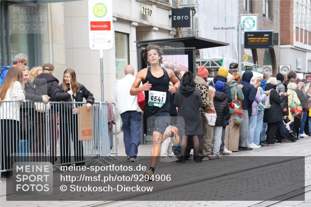 05.10.2025 - 20. swb-Marathon Bremen Strokosch-Dieckow http://msf.ph/oto/9294906 05.10.2025 12:53:00 Ziel 328, 925, 1444, 2940, 3975, 5074, 6541, 328, 925, 1444, 2940, 3975, 5074, 6541 meine-sportfotos.de