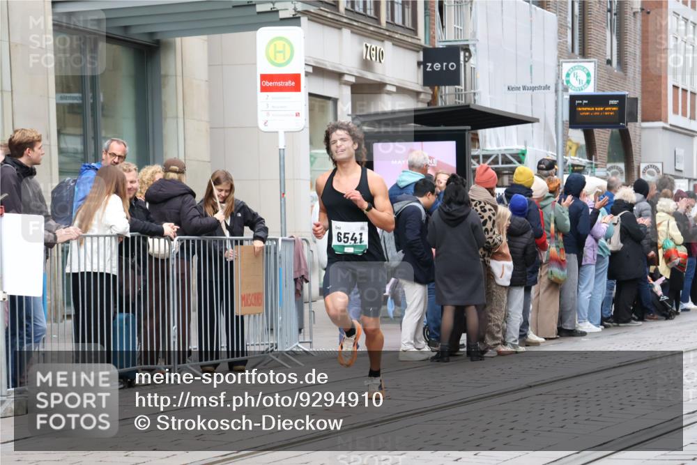 05.10.2025 - 20. swb-Marathon Bremen Strokosch-Dieckow http://msf.ph/oto/9294910 05.10.2025 12:53:00 Ziel 328, 925, 1444, 2940, 3975, 5074, 6541, 328, 925, 1444, 2940, 3975, 5074, 6541 meine-sportfotos.de