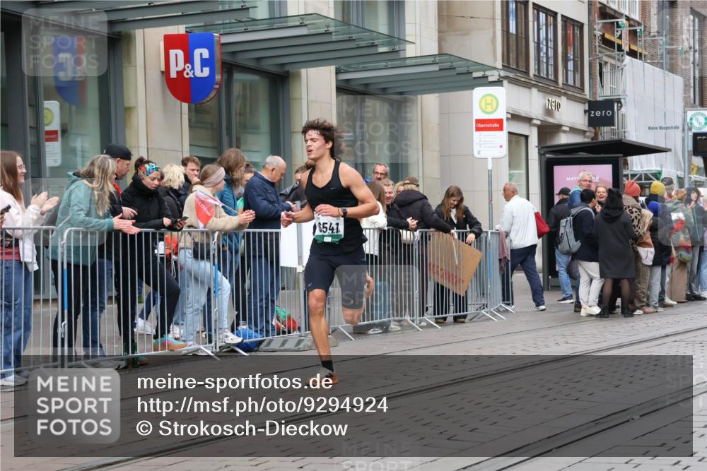 05.10.2025 - 20. swb-Marathon Bremen Strokosch-Dieckow http://msf.ph/oto/9294924 05.10.2025 12:53:01 Ziel 328, 925, 1444, 1665, 2940, 3975, 5074, 6541, 328, 925, 1444, 1665, 2940, 3975, 5074, 6541 meine-sportfotos.de