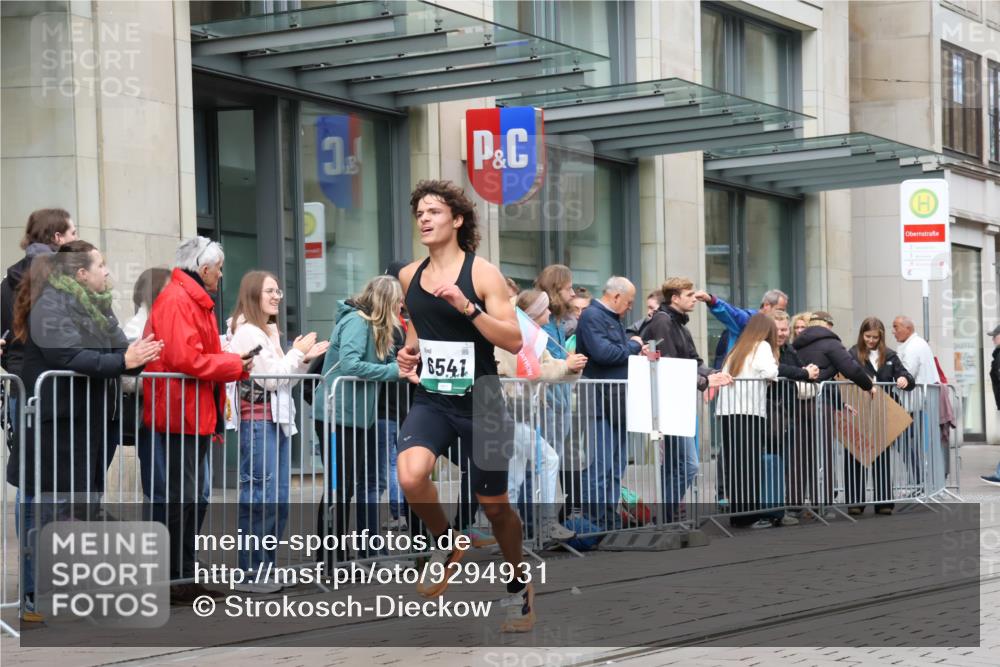 05.10.2025 - 20. swb-Marathon Bremen Strokosch-Dieckow http://msf.ph/oto/9294931 05.10.2025 12:53:02 Ziel 925, 1444, 1665, 2940, 3975, 5074, 6541, 925, 1444, 1665, 2940, 3975, 5074, 6541 meine-sportfotos.de