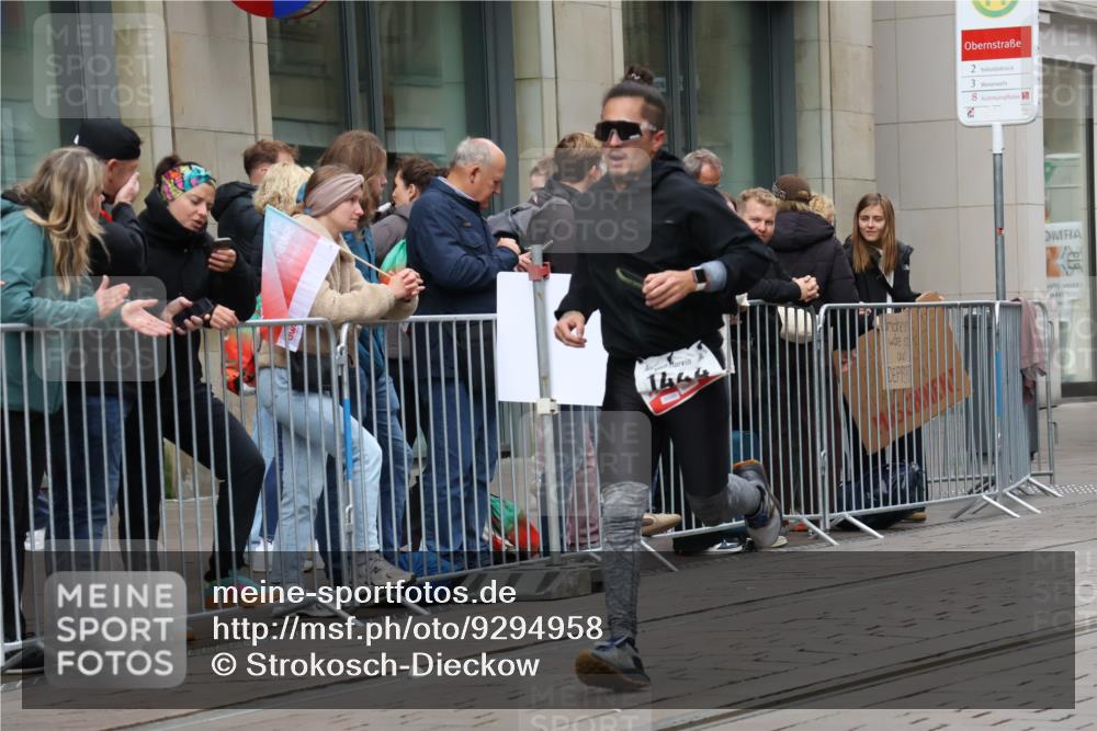 05.10.2025 - 20. swb-Marathon Bremen Strokosch-Dieckow http://msf.ph/oto/9294958 05.10.2025 12:53:07 Ziel 925, 1221, 1444, 1665, 2940, 3975, 5074, 8341, 925, 1221, 1444, 1665, 2940, 3975, 5074, 8341 meine-sportfotos.de