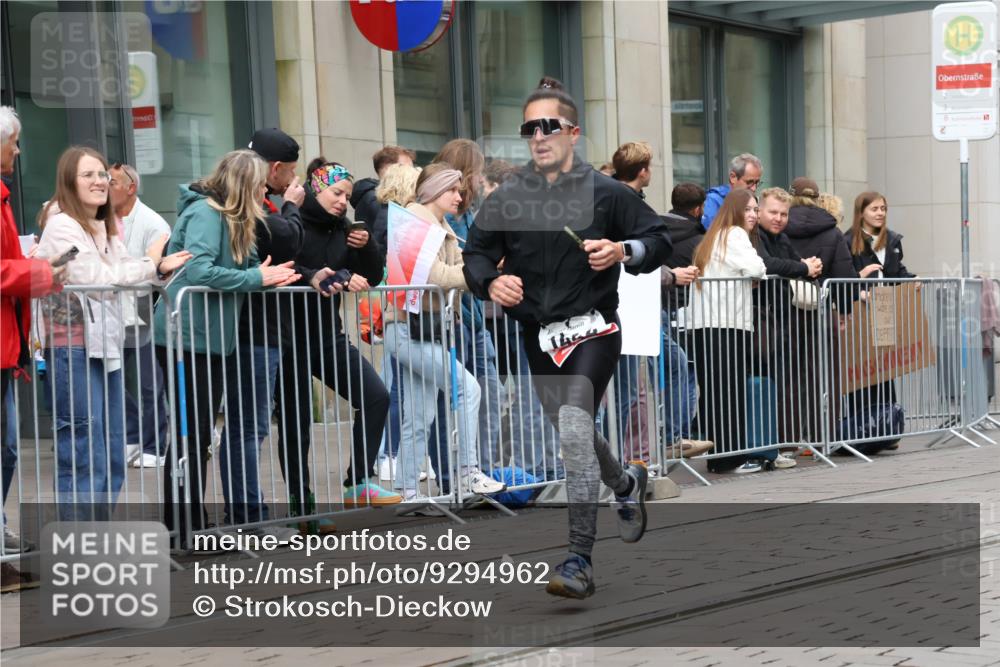 05.10.2025 - 20. swb-Marathon Bremen Strokosch-Dieckow http://msf.ph/oto/9294962 05.10.2025 12:53:07 Ziel 925, 1221, 1444, 1665, 2940, 3975, 5074, 8341, 925, 1221, 1444, 1665, 2940, 3975, 5074, 8341 meine-sportfotos.de