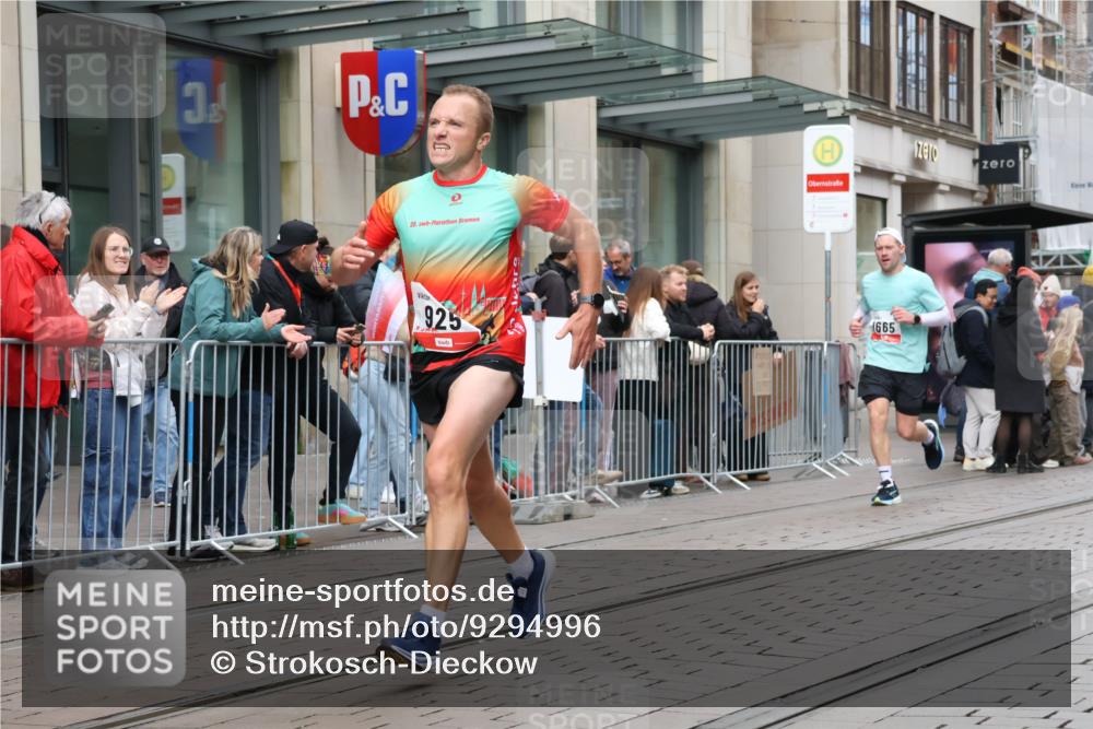 05.10.2025 - 20. swb-Marathon Bremen Strokosch-Dieckow http://msf.ph/oto/9294996 05.10.2025 12:53:12 Ziel 650, 925, 1221, 1444, 1665, 2940, 3975, 5074, 8341, 650, 925, 1221, 1444, 1665, 2940, 3975, 5074, 8341 meine-sportfotos.de