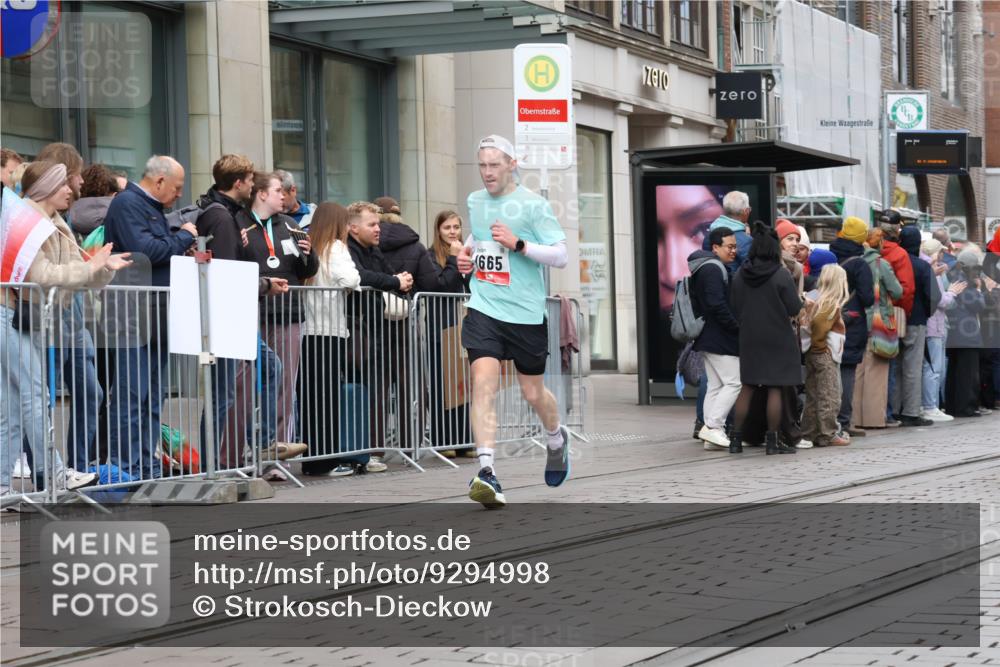 05.10.2025 - 20. swb-Marathon Bremen Strokosch-Dieckow http://msf.ph/oto/9294998 05.10.2025 12:53:13 Ziel 650, 925, 1221, 1665, 2940, 3975, 5074, 8341, 650, 925, 1221, 1665, 2940, 3975, 5074, 8341 meine-sportfotos.de
