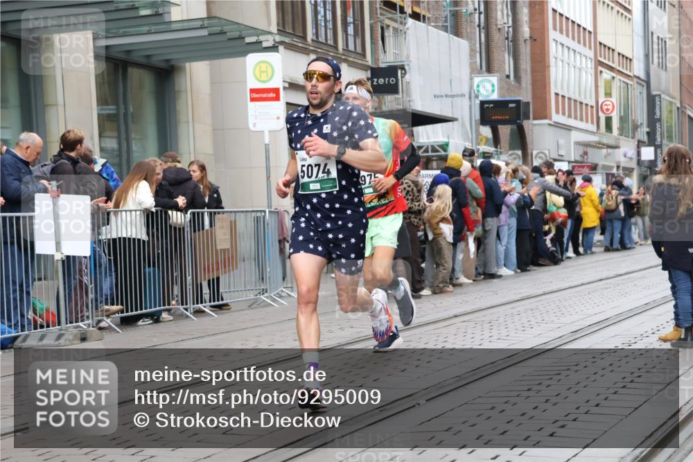 05.10.2025 - 20. swb-Marathon Bremen Strokosch-Dieckow http://msf.ph/oto/9295009 05.10.2025 12:53:15 Ziel 650, 925, 1221, 1665, 2940, 3975, 5074, 8341, 650, 925, 1221, 1665, 2940, 3975, 5074, 8341 meine-sportfotos.de