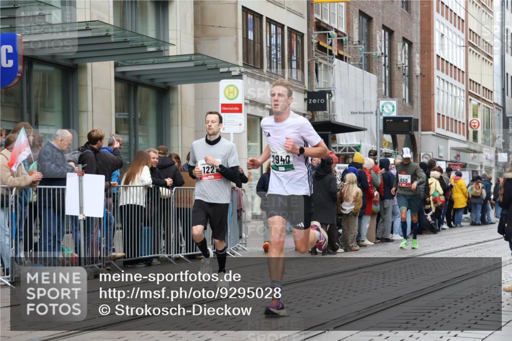 05.10.2025 - 20. swb-Marathon Bremen Strokosch-Dieckow http://msf.ph/oto/9295028 05.10.2025 12:53:22 Ziel 121, 482, 650, 850, 1221, 1665, 2940, 8341, 121, 482, 650, 850, 1221, 1665, 2940, 8341 meine-sportfotos.de