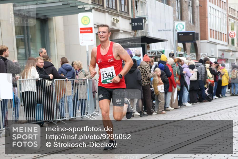 05.10.2025 - 20. swb-Marathon Bremen Strokosch-Dieckow http://msf.ph/oto/9295052 05.10.2025 12:53:28 Ziel 121, 482, 650, 850, 870, 1221, 1640, 8341, 121, 482, 650, 850, 870, 1221, 1640, 8341 meine-sportfotos.de