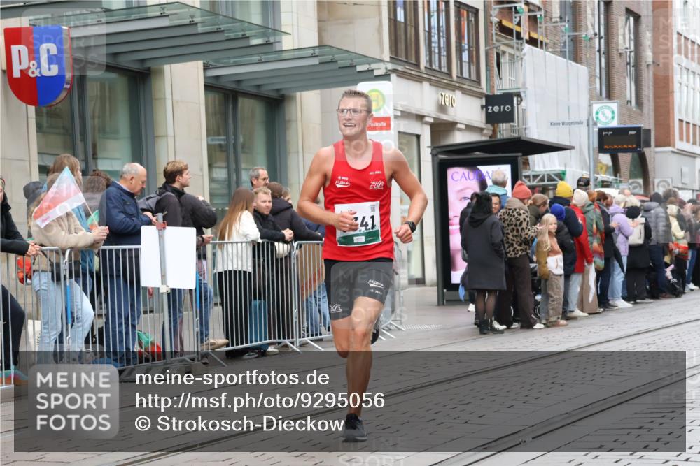 05.10.2025 - 20. swb-Marathon Bremen Strokosch-Dieckow http://msf.ph/oto/9295056 05.10.2025 12:53:28 Ziel 121, 482, 650, 850, 870, 1221, 1640, 8341, 121, 482, 650, 850, 870, 1221, 1640, 8341 meine-sportfotos.de