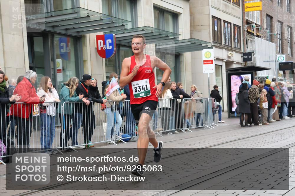 05.10.2025 - 20. swb-Marathon Bremen Strokosch-Dieckow http://msf.ph/oto/9295063 05.10.2025 12:53:29 Ziel 121, 482, 650, 850, 870, 1221, 1640, 8341, 121, 482, 650, 850, 870, 1221, 1640, 8341 meine-sportfotos.de