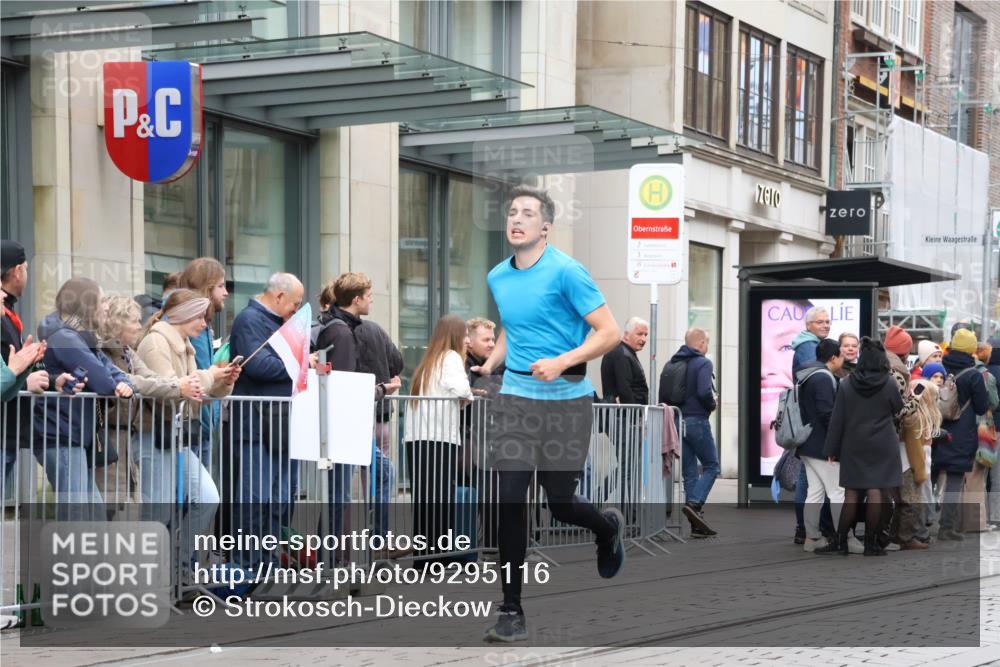 05.10.2025 - 20. swb-Marathon Bremen Strokosch-Dieckow http://msf.ph/oto/9295116 05.10.2025 12:53:45 Ziel 121, 482, 850, 870, 993, 1640, 9082, 121, 482, 850, 870, 993, 1640, 9082 meine-sportfotos.de