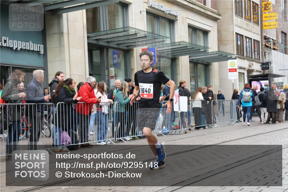 05.10.2025 - 20. swb-Marathon Bremen Strokosch-Dieckow http://msf.ph/oto/9295148 05.10.2025 12:53:48 Ziel 870, 993, 1640, 9082, 870, 993, 1640, 9082 meine-sportfotos.de