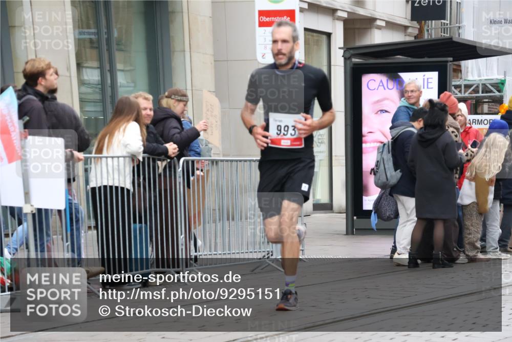 05.10.2025 - 20. swb-Marathon Bremen Strokosch-Dieckow http://msf.ph/oto/9295151 05.10.2025 12:53:52 Ziel 870, 993, 1640, 1889, 9082, 870, 993, 1640, 1889, 9082 meine-sportfotos.de