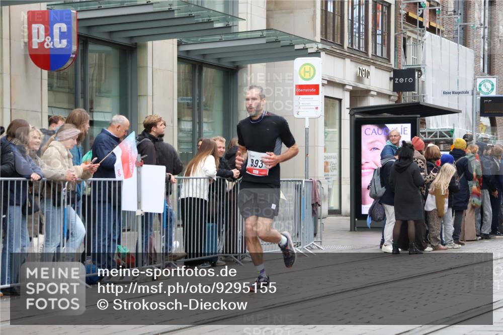 05.10.2025 - 20. swb-Marathon Bremen Strokosch-Dieckow http://msf.ph/oto/9295155 05.10.2025 12:53:52 Ziel 870, 993, 1640, 1889, 9082, 870, 993, 1640, 1889, 9082 meine-sportfotos.de