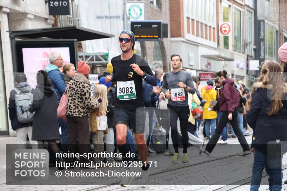 05.10.2025 - 20. swb-Marathon Bremen Strokosch-Dieckow http://msf.ph/oto/9295171 05.10.2025 12:54:00 Ziel 993, 1889, 2129, 9082, 993, 1889, 2129, 9082 meine-sportfotos.de