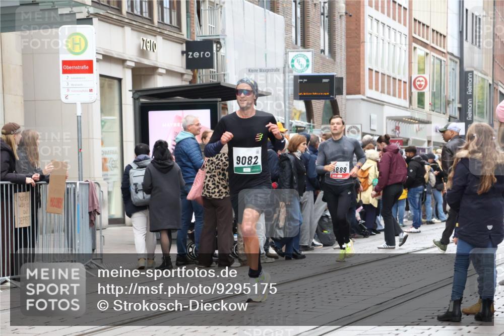 05.10.2025 - 20. swb-Marathon Bremen Strokosch-Dieckow http://msf.ph/oto/9295175 05.10.2025 12:54:00 Ziel 993, 1889, 2129, 9082, 993, 1889, 2129, 9082 meine-sportfotos.de