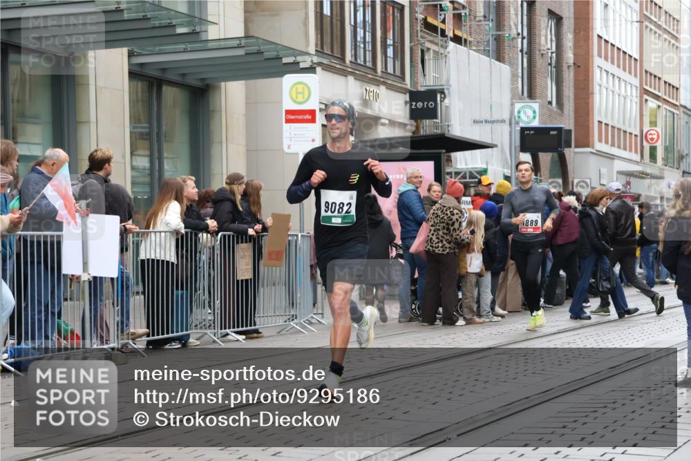 05.10.2025 - 20. swb-Marathon Bremen Strokosch-Dieckow http://msf.ph/oto/9295186 05.10.2025 12:54:01 Ziel 993, 1889, 2129, 9082, 993, 1889, 2129, 9082 meine-sportfotos.de