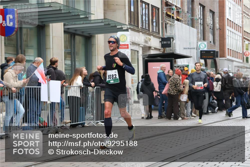 05.10.2025 - 20. swb-Marathon Bremen Strokosch-Dieckow http://msf.ph/oto/9295188 05.10.2025 12:54:01 Ziel 993, 1889, 2129, 9082, 993, 1889, 2129, 9082 meine-sportfotos.de