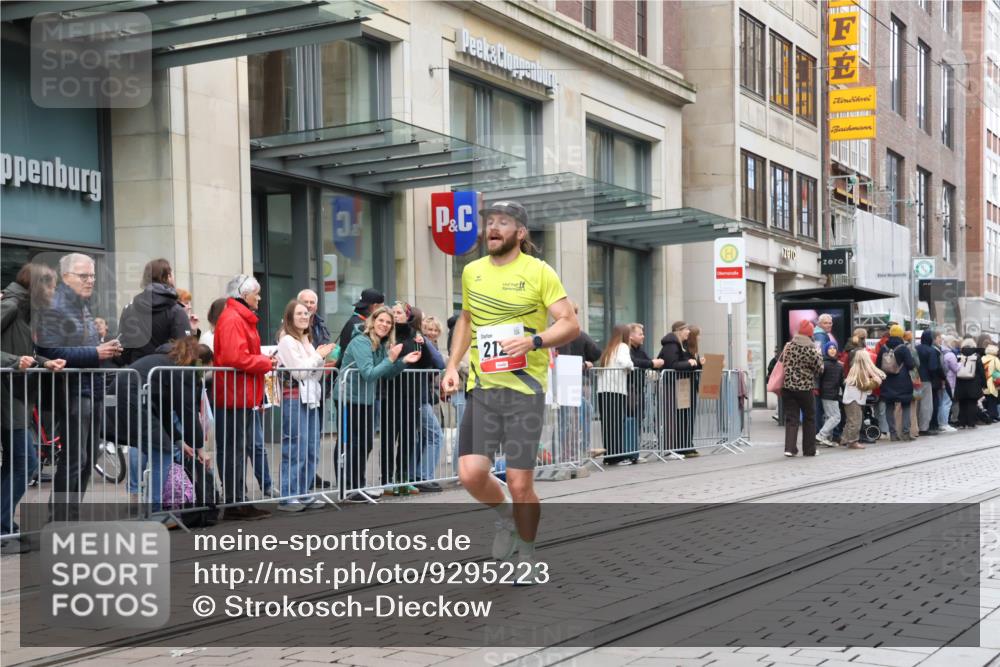 05.10.2025 - 20. swb-Marathon Bremen Strokosch-Dieckow http://msf.ph/oto/9295223 05.10.2025 12:54:13 Ziel 307, 343, 673, 1338, 1889, 2129, 5240, 307, 343, 673, 1338, 1889, 2129, 5240 meine-sportfotos.de
