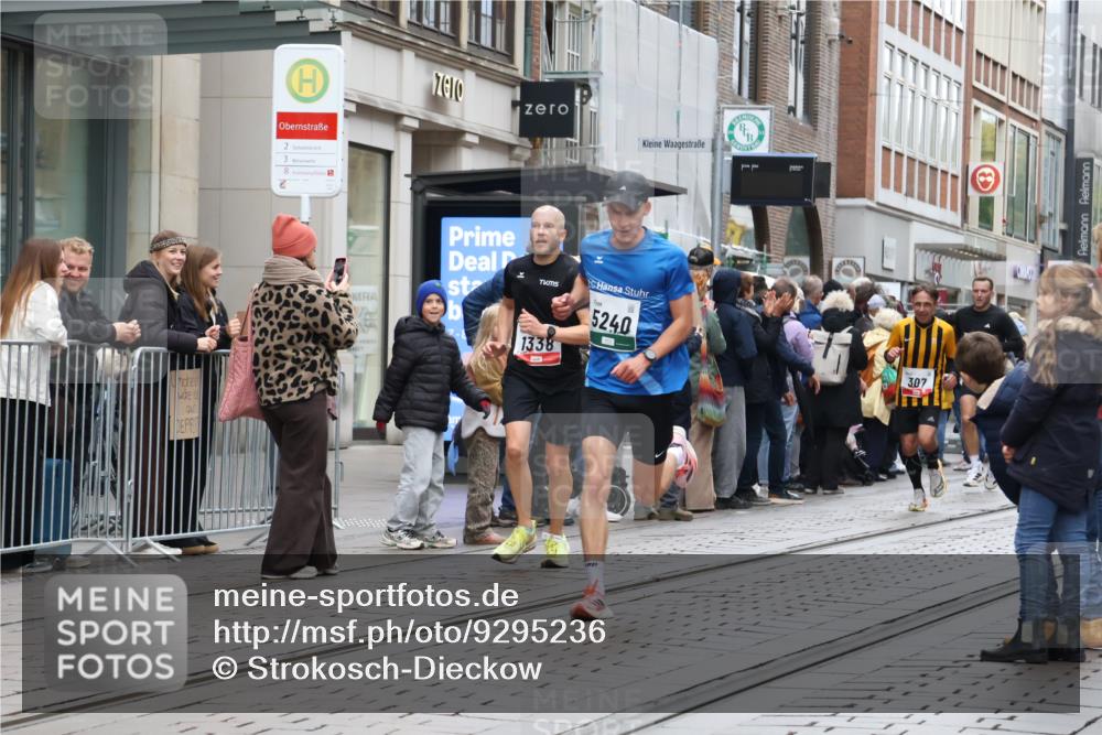05.10.2025 - 20. swb-Marathon Bremen Strokosch-Dieckow http://msf.ph/oto/9295236 05.10.2025 12:54:20 Ziel 307, 343, 673, 1338, 1837, 1849, 2129, 5240, 7999, 307, 343, 673, 1338, 1837, 1849, 2129, 5240, 7999 meine-sportfotos.de