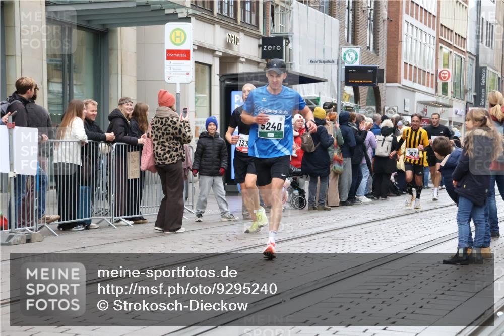 05.10.2025 - 20. swb-Marathon Bremen Strokosch-Dieckow http://msf.ph/oto/9295240 05.10.2025 12:54:21 Ziel 307, 343, 673, 1338, 1837, 1849, 5240, 7999, 307, 343, 673, 1338, 1837, 1849, 5240, 7999 meine-sportfotos.de