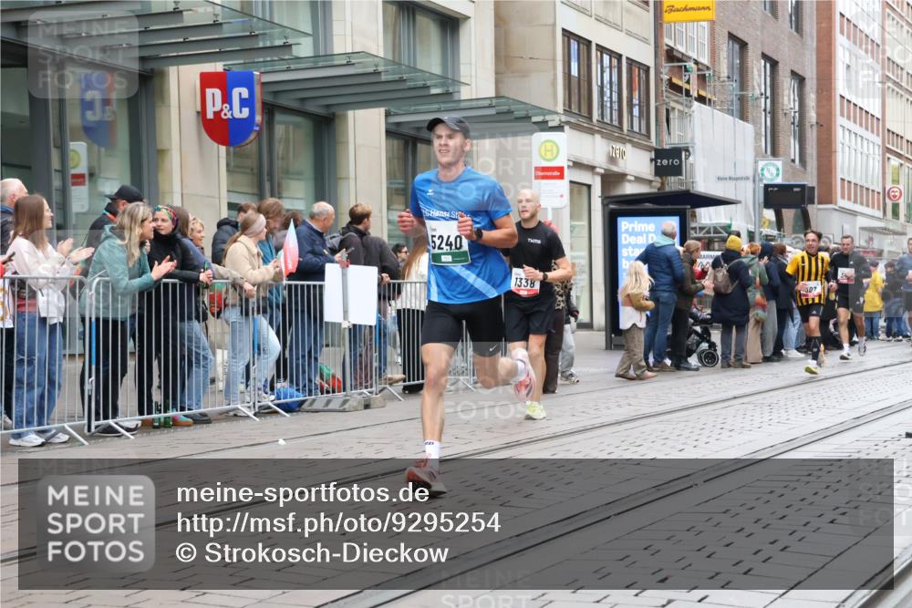 05.10.2025 - 20. swb-Marathon Bremen Strokosch-Dieckow http://msf.ph/oto/9295254 05.10.2025 12:54:22 Ziel 307, 343, 673, 1338, 1837, 1849, 5240, 7999, 307, 343, 673, 1338, 1837, 1849, 5240, 7999 meine-sportfotos.de