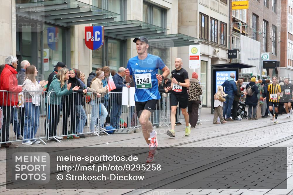 05.10.2025 - 20. swb-Marathon Bremen Strokosch-Dieckow http://msf.ph/oto/9295258 05.10.2025 12:54:22 Ziel 307, 343, 673, 1338, 1837, 1849, 5240, 7999, 307, 343, 673, 1338, 1837, 1849, 5240, 7999 meine-sportfotos.de