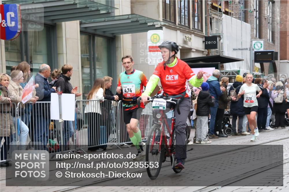 05.10.2025 - 20. swb-Marathon Bremen Strokosch-Dieckow http://msf.ph/oto/9295553 05.10.2025 12:55:01 Ziel 235, 474, 1443, 1907, 1912, 2132, 6444, 7213, 7883, 235, 474, 1443, 1907, 1912, 2132, 6444, 7213, 7883 meine-sportfotos.de