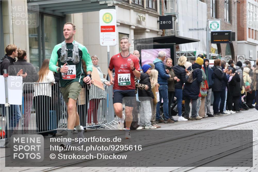 05.10.2025 - 20. swb-Marathon Bremen Strokosch-Dieckow http://msf.ph/oto/9295616 05.10.2025 12:55:12 Ziel 140, 474, 735, 933, 1443, 1567, 1616, 1907, 1912, 2132, 6075, 6444, 140, 474, 735, 933, 1443, 1567, 1616, 1907, 1912, 2132, 6075, 6444 meine-sportfotos.de