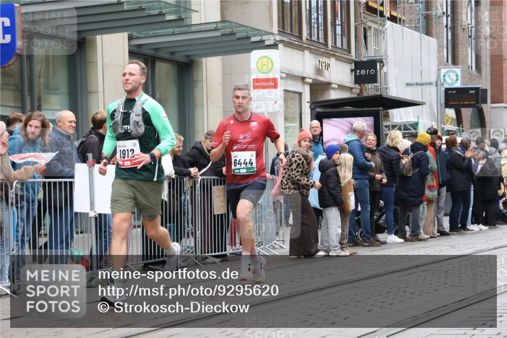 05.10.2025 - 20. swb-Marathon Bremen Strokosch-Dieckow http://msf.ph/oto/9295620 05.10.2025 12:55:12 Ziel 140, 474, 735, 933, 1443, 1567, 1616, 1907, 1912, 2132, 6075, 6444, 140, 474, 735, 933, 1443, 1567, 1616, 1907, 1912, 2132, 6075, 6444 meine-sportfotos.de