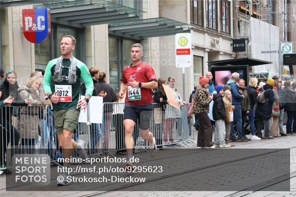05.10.2025 - 20. swb-Marathon Bremen Strokosch-Dieckow http://msf.ph/oto/9295623 05.10.2025 12:55:13 Ziel 140, 474, 735, 933, 1443, 1567, 1616, 1907, 1912, 2132, 6075, 6444, 140, 474, 735, 933, 1443, 1567, 1616, 1907, 1912, 2132, 6075, 6444 meine-sportfotos.de