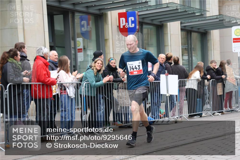 05.10.2025 - 20. swb-Marathon Bremen Strokosch-Dieckow http://msf.ph/oto/9295646 05.10.2025 12:55:17 Ziel 140, 735, 933, 1232, 1443, 1567, 1616, 1907, 1912, 5595, 6075, 140, 735, 933, 1232, 1443, 1567, 1616, 1907, 1912, 5595, 6075 meine-sportfotos.de