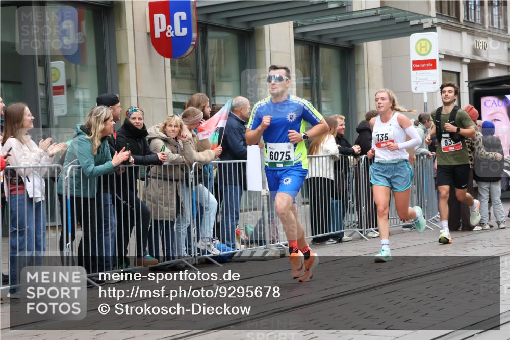 05.10.2025 - 20. swb-Marathon Bremen Strokosch-Dieckow http://msf.ph/oto/9295678 05.10.2025 12:55:25 Ziel 140, 735, 787, 933, 1232, 1245, 1418, 1567, 1616, 1907, 2268, 5595, 6075, 140, 735, 787, 933, 1232, 1245, 1418, 1567, 1616, 1907, 2268, 5595, 6075 meine-sportfotos.de