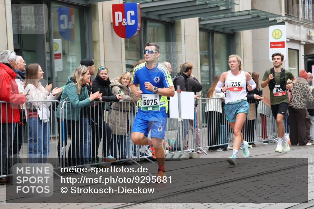 05.10.2025 - 20. swb-Marathon Bremen Strokosch-Dieckow http://msf.ph/oto/9295681 05.10.2025 12:55:25 Ziel 140, 735, 787, 933, 1232, 1245, 1418, 1567, 1616, 1907, 2268, 5595, 6075, 140, 735, 787, 933, 1232, 1245, 1418, 1567, 1616, 1907, 2268, 5595, 6075 meine-sportfotos.de