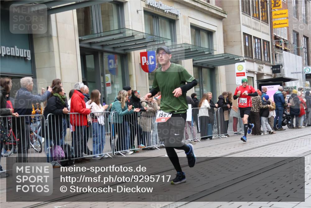 05.10.2025 - 20. swb-Marathon Bremen Strokosch-Dieckow http://msf.ph/oto/9295717 05.10.2025 12:55:30 Ziel 140, 735, 761, 787, 902, 933, 1232, 1245, 1418, 1567, 1616, 1633, 2268, 4375, 5595, 140, 735, 761, 787, 902, 933, 1232, 1245, 1418, 1567, 1616, 1633, 2268, 4375, 5595 meine-sportfotos.de