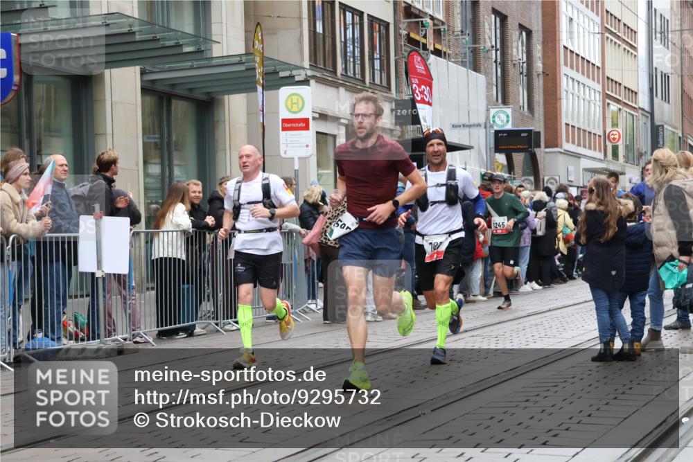 05.10.2025 - 20. swb-Marathon Bremen Strokosch-Dieckow http://msf.ph/oto/9295732 05.10.2025 12:55:35 Ziel 57, 140, 481, 761, 787, 902, 933, 1232, 1245, 1418, 1567, 1616, 1633, 2048, 2268, 4375, 5595, 7766, 57, 140, 481, 761, 787, 902, 933, 1232, 1245, 1418, 1567, 1616, 1633, 2048, 2268, 4375, 5595, 7766 meine-sportfotos.de