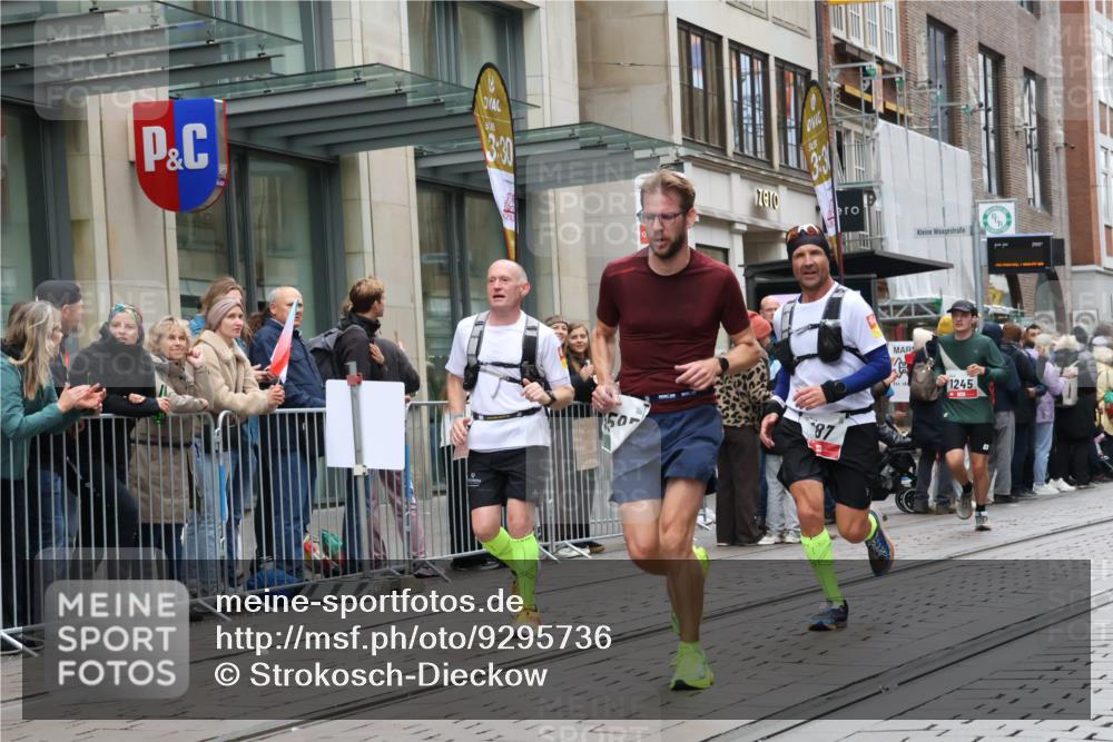 05.10.2025 - 20. swb-Marathon Bremen Strokosch-Dieckow http://msf.ph/oto/9295736 05.10.2025 12:55:36 Ziel 57, 481, 761, 787, 902, 933, 1232, 1245, 1418, 1616, 1633, 2048, 2268, 4375, 5595, 7766, 57, 481, 761, 787, 902, 933, 1232, 1245, 1418, 1616, 1633, 2048, 2268, 4375, 5595, 7766 meine-sportfotos.de