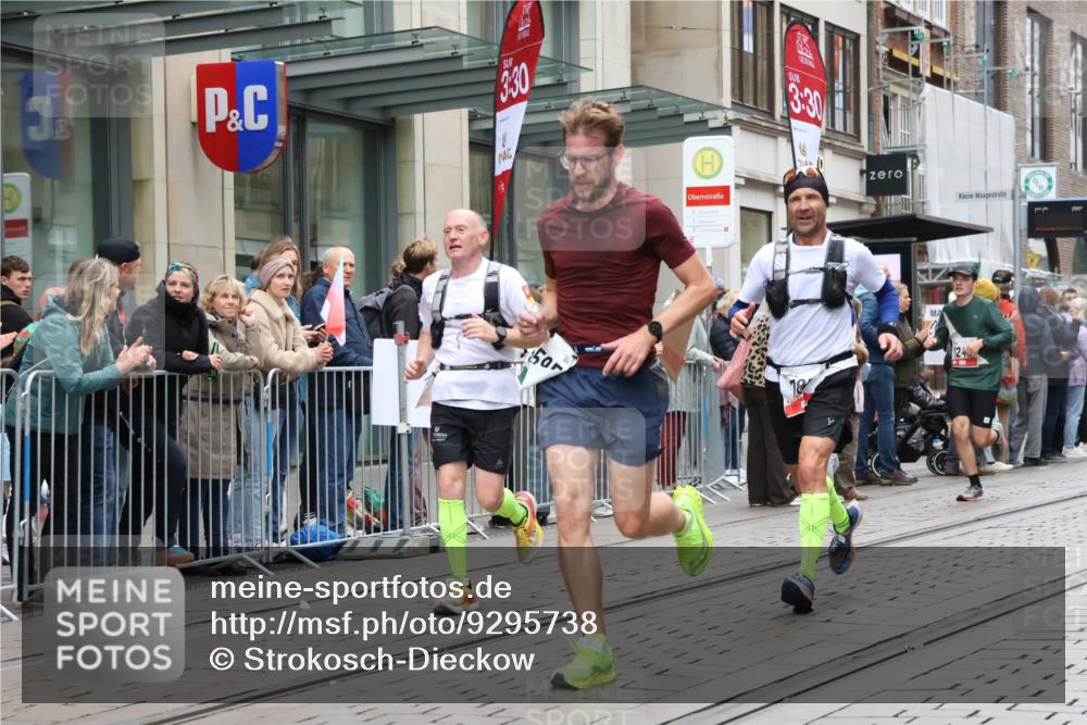 05.10.2025 - 20. swb-Marathon Bremen Strokosch-Dieckow http://msf.ph/oto/9295738 05.10.2025 12:55:36 Ziel 57, 481, 761, 787, 902, 933, 1232, 1245, 1418, 1616, 1633, 2048, 2268, 4375, 5595, 7766, 57, 481, 761, 787, 902, 933, 1232, 1245, 1418, 1616, 1633, 2048, 2268, 4375, 5595, 7766 meine-sportfotos.de