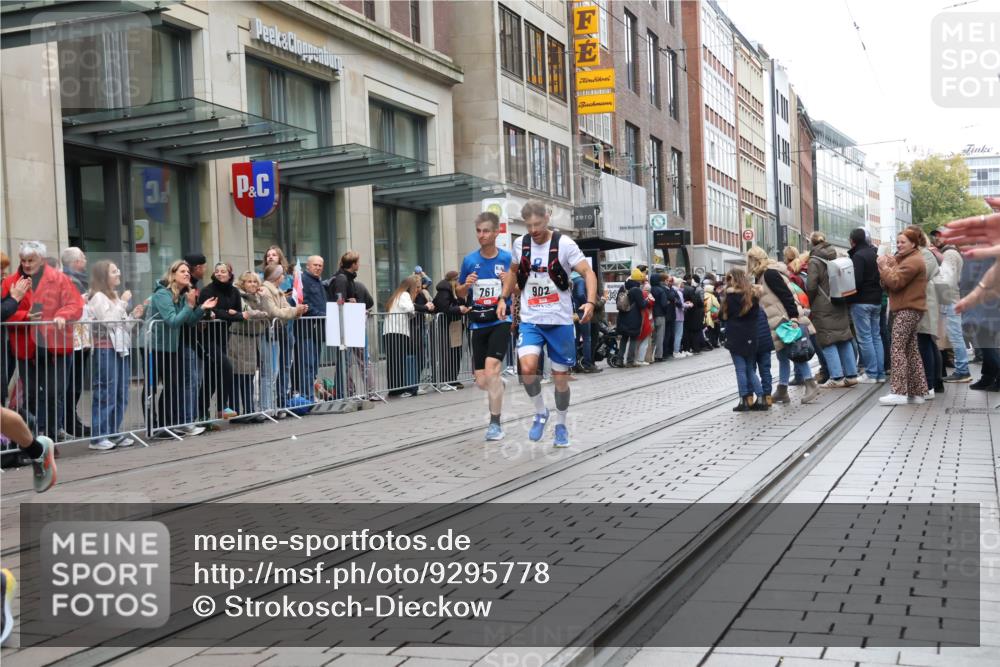 05.10.2025 - 20. swb-Marathon Bremen Strokosch-Dieckow http://msf.ph/oto/9295778 05.10.2025 12:55:40 Ziel 57, 481, 761, 787, 902, 1245, 1418, 1633, 2048, 2268, 3707, 4375, 5595, 7766, 57, 481, 761, 787, 902, 1245, 1418, 1633, 2048, 2268, 3707, 4375, 5595, 7766 meine-sportfotos.de