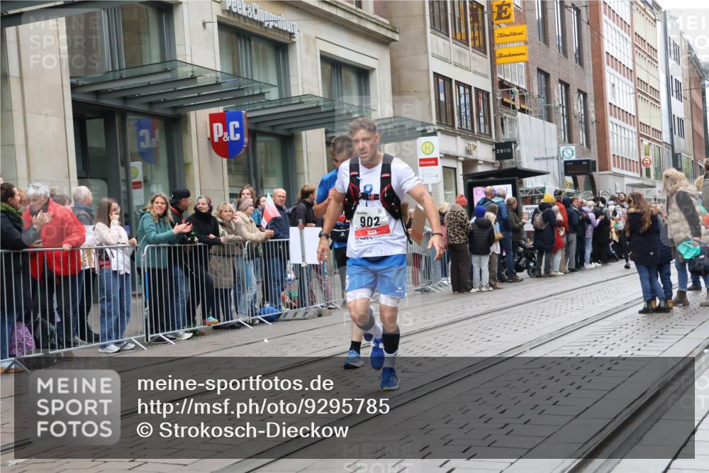 05.10.2025 - 20. swb-Marathon Bremen Strokosch-Dieckow http://msf.ph/oto/9295785 05.10.2025 12:55:40 Ziel 57, 481, 761, 787, 902, 1245, 1418, 1633, 2048, 2268, 3707, 4375, 5595, 7766, 57, 481, 761, 787, 902, 1245, 1418, 1633, 2048, 2268, 3707, 4375, 5595, 7766 meine-sportfotos.de