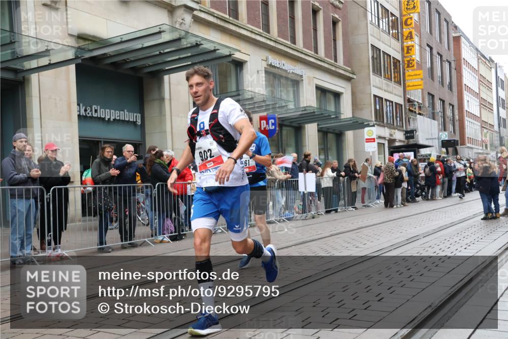 05.10.2025 - 20. swb-Marathon Bremen Strokosch-Dieckow http://msf.ph/oto/9295795 05.10.2025 12:55:41 Ziel 57, 481, 761, 787, 902, 1245, 1418, 1633, 2048, 2268, 3707, 4375, 5595, 7766, 57, 481, 761, 787, 902, 1245, 1418, 1633, 2048, 2268, 3707, 4375, 5595, 7766 meine-sportfotos.de