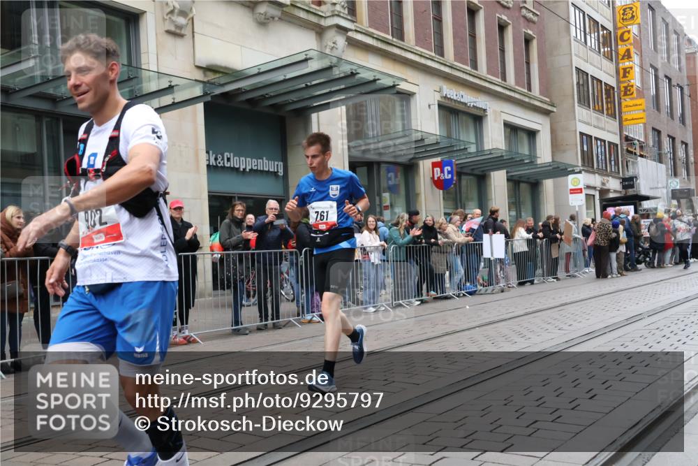 05.10.2025 - 20. swb-Marathon Bremen Strokosch-Dieckow http://msf.ph/oto/9295797 05.10.2025 12:55:42 Ziel 57, 481, 761, 787, 902, 1245, 1418, 1633, 2048, 2268, 3707, 4375, 5595, 7766, 57, 481, 761, 787, 902, 1245, 1418, 1633, 2048, 2268, 3707, 4375, 5595, 7766 meine-sportfotos.de