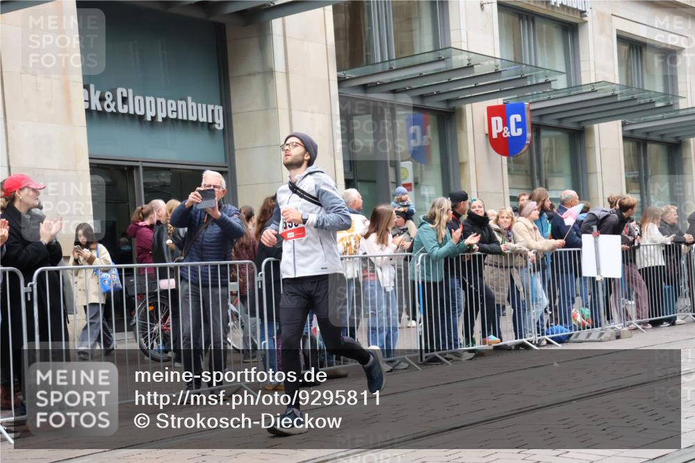05.10.2025 - 20. swb-Marathon Bremen Strokosch-Dieckow http://msf.ph/oto/9295811 05.10.2025 12:55:47 Ziel 57, 481, 761, 787, 902, 1245, 1379, 1633, 1833, 2048, 2268, 3707, 4375, 7766, 57, 481, 761, 787, 902, 1245, 1379, 1633, 1833, 2048, 2268, 3707, 4375, 7766 meine-sportfotos.de