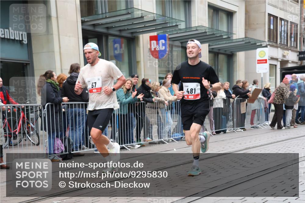05.10.2025 - 20. swb-Marathon Bremen Strokosch-Dieckow http://msf.ph/oto/9295830 05.10.2025 12:55:51 Ziel 57, 221, 481, 761, 902, 1379, 1633, 1833, 2048, 2135, 3707, 4375, 7766, 57, 221, 481, 761, 902, 1379, 1633, 1833, 2048, 2135, 3707, 4375, 7766 meine-sportfotos.de